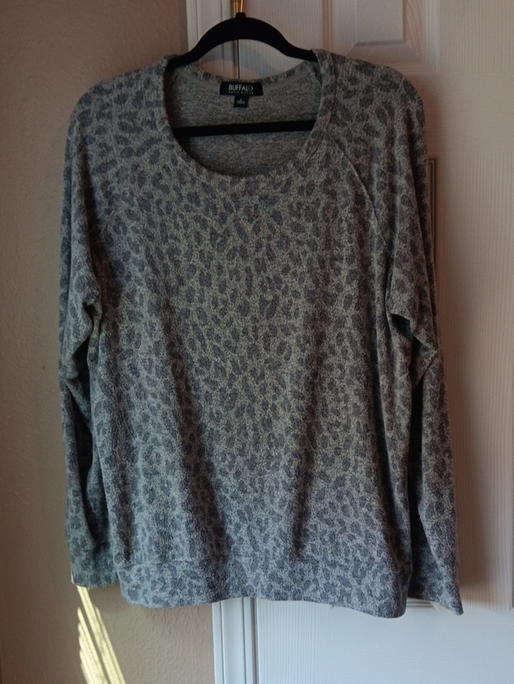 Buffalo David Bitton Gray Leopard-Print Crewneck Lightweight Sweater